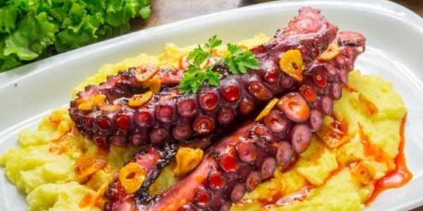 PULPO A LA BRASA CON PURÉ DE PATATAS